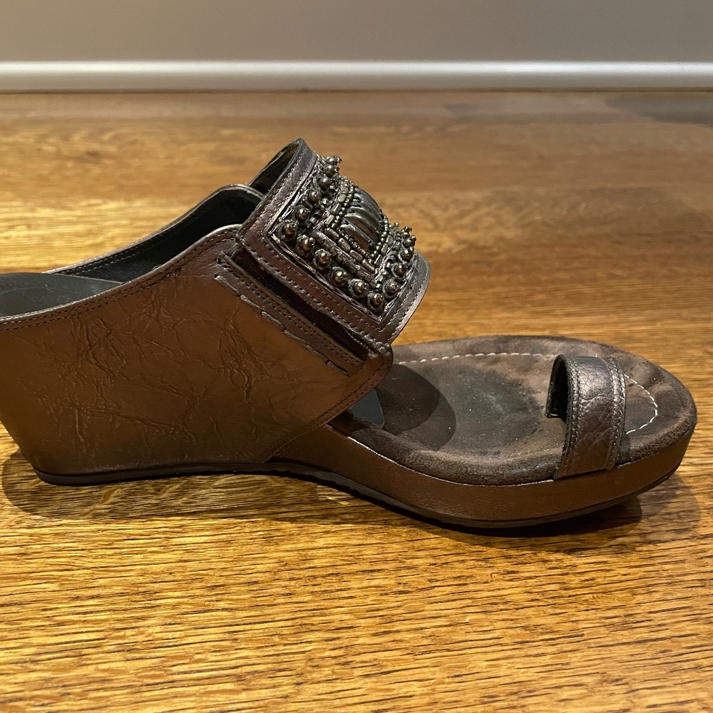 Donald J. Pliner Size -7.5- Beaded wedge heel
